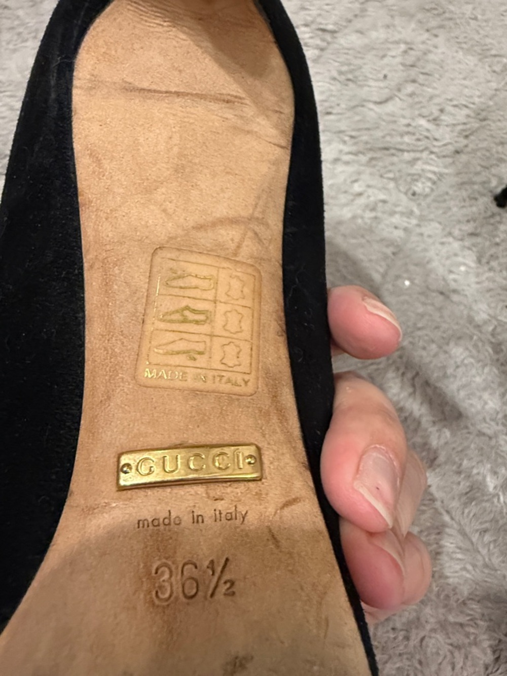 Gucci Women’s Black Suede Round -Toe Pumps - Picture 3 of 9